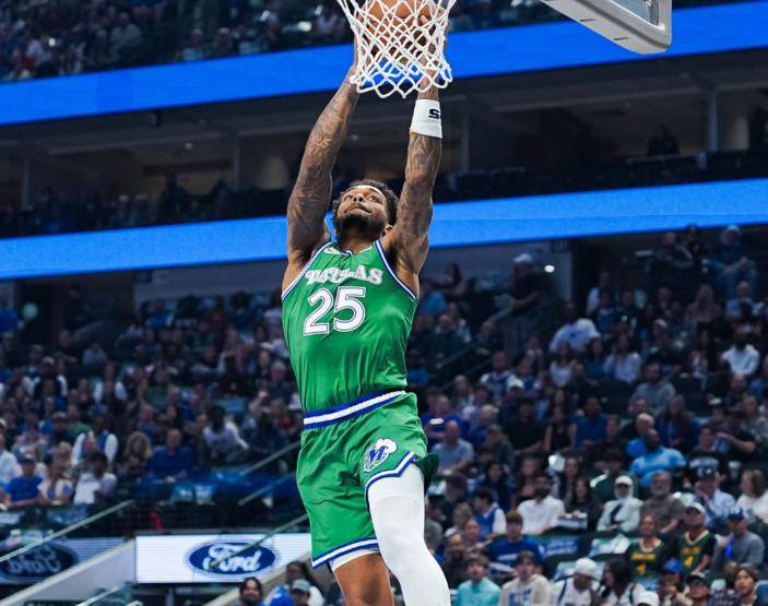  日本队不断突破！，浓眉哥连续五场比赛得分超过重返赛场全场沸腾不已