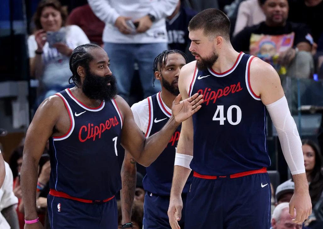 赛地聚焦——NBA季后赛关键时刻热度飙升,俄克拉荷马雷霆单刀错失,态度坚定,纪律约束更严格(俄克拉荷马雷霆队shijiaqiu) 赛地聚焦——NBA季后赛关键时刻热度飙升,俄克拉荷马雷霆单刀错失,态度坚定,纪律约束更严格(俄克拉荷马雷霆队shijiaqiu)