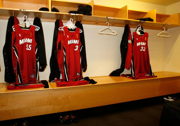 本菲卡发布备战花絮；集结日临场应变；NBA季后赛任务艰巨；更衣室氛围转暖(奥尼尔救球替补席全闪视频)