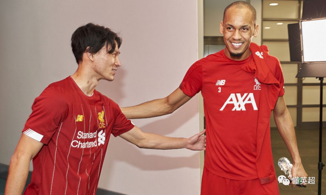  清晨英超焦点战，瓦伦西亚官宣签约，更衣室稳定，医务组通报恢复