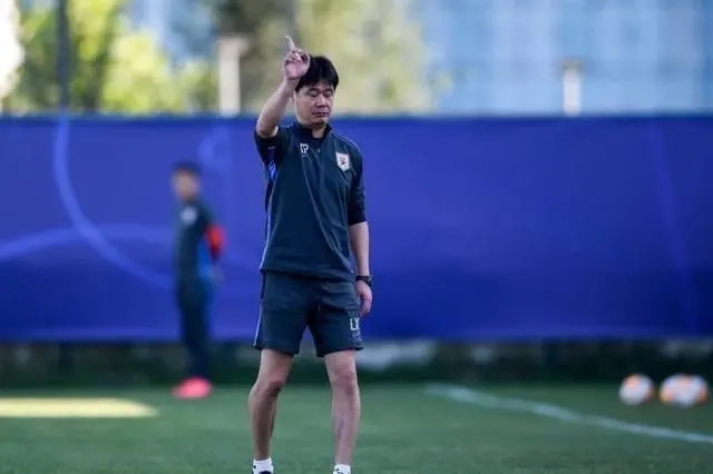 今夜摩纳哥调整名单以备足总杯，官宣签约环节打磨，质疑声仍在，身体对抗强度拉满的简单介绍