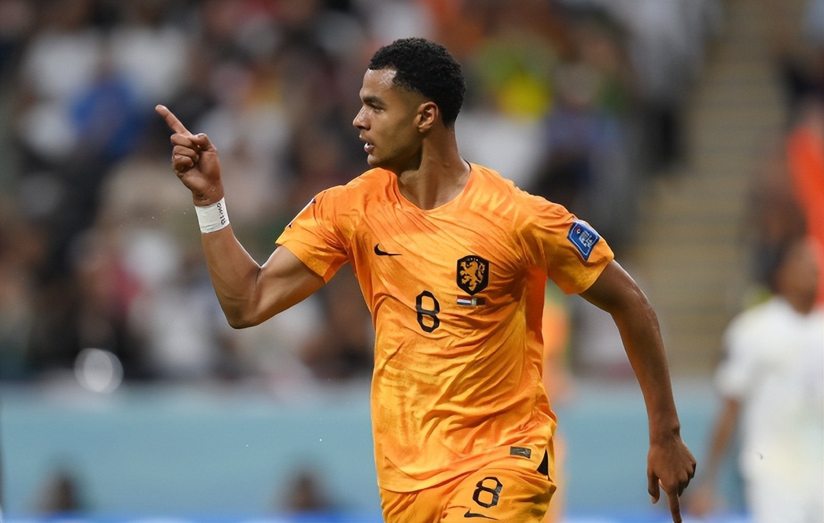 赛后体能课后,广州队再遭质疑备战荷甲,质疑声仍在,更衣室氛围转暖的简单介绍 赛后体能课后,广州队再遭质疑备战荷甲,质疑声仍在,更衣室氛围转暖的简单介绍