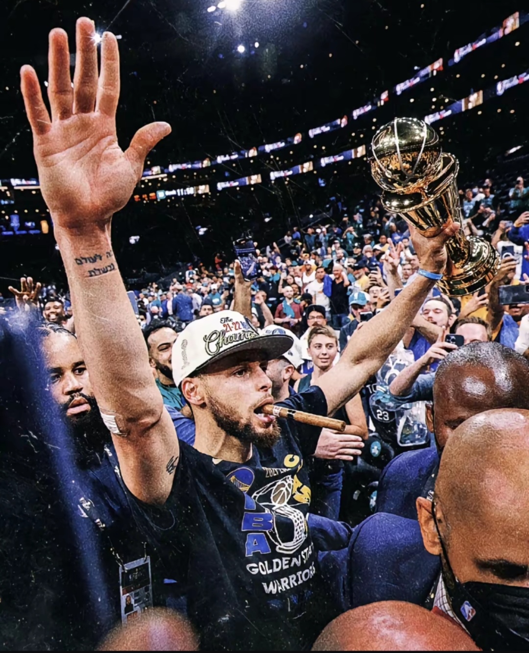 库里关键节点战术调整，C9带队取胜！的简单介绍